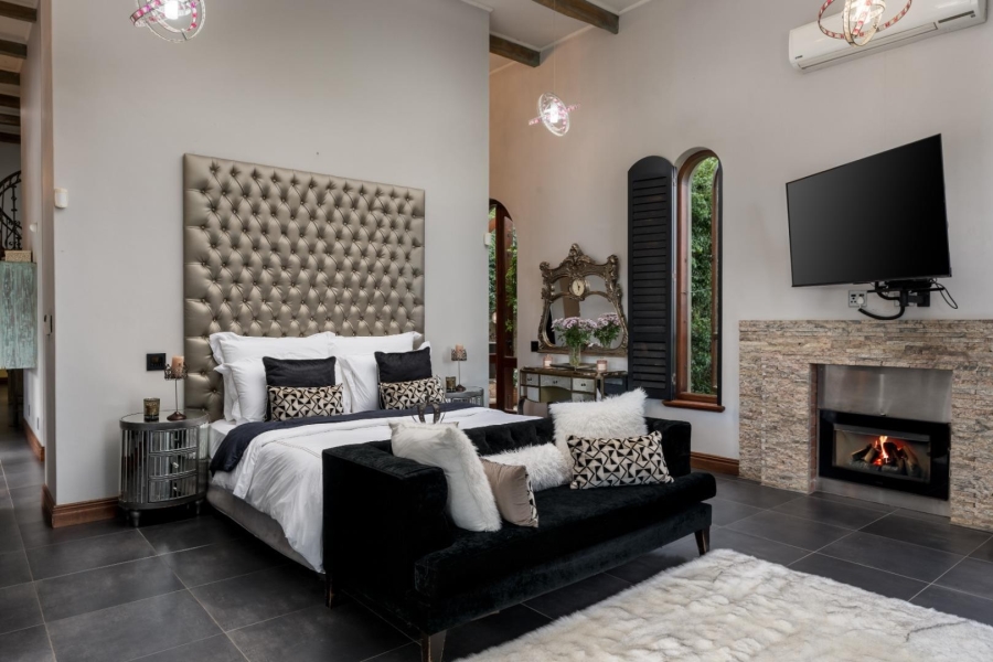 5 Bedroom Property for Sale in Winelands Western Cape